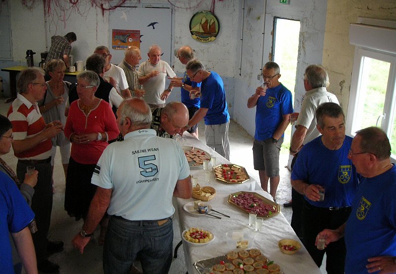 2012-06-27 09 Tous a l-apero.JPG